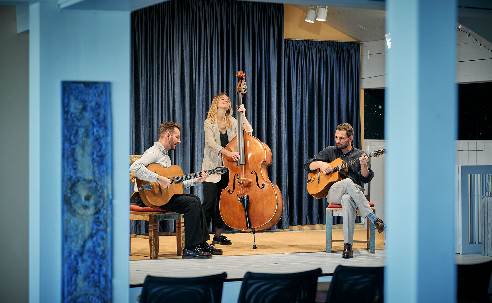 Auf der Bühne im Weltraum findet jeden Sonntag ein Konzert statt.