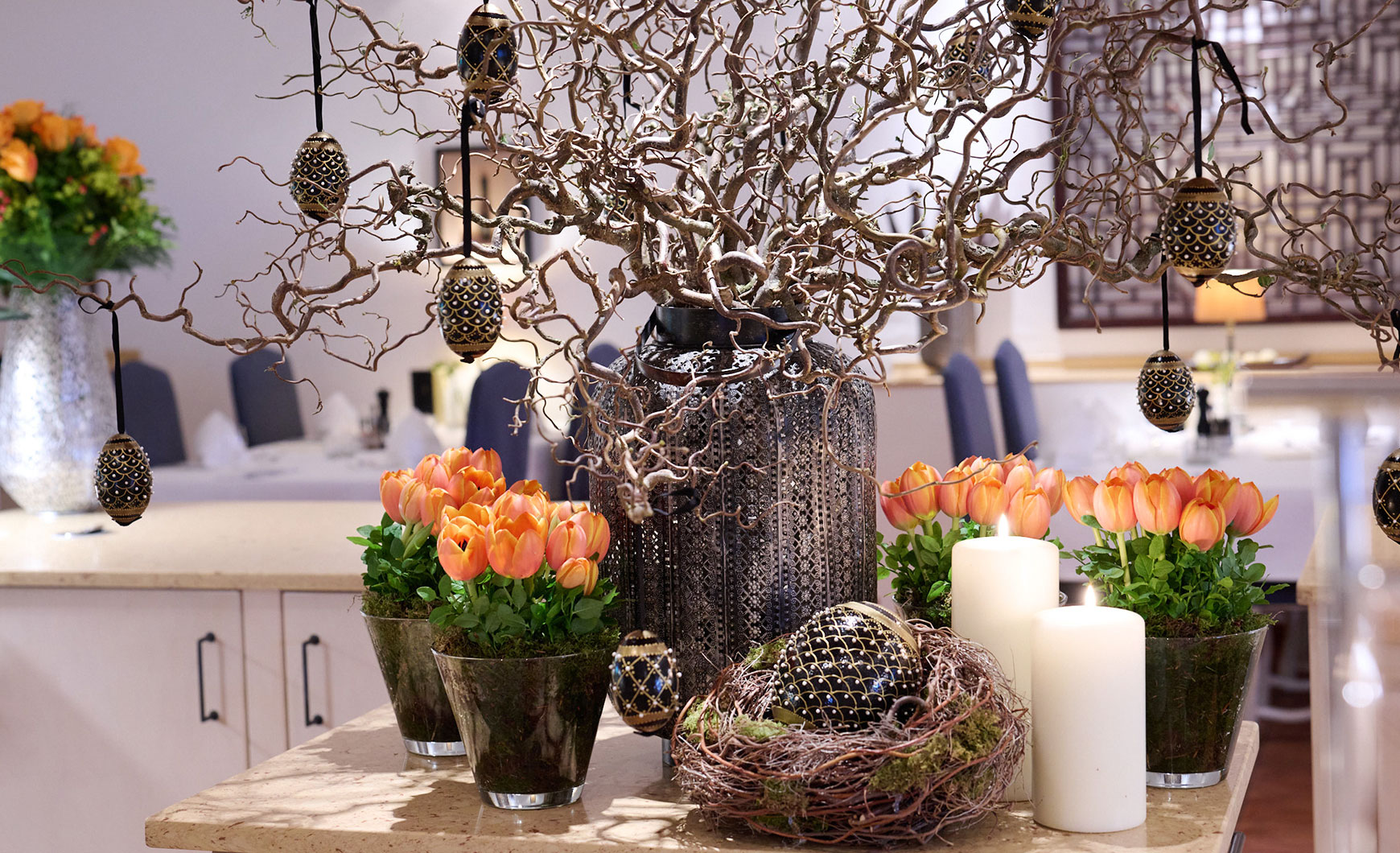 Die Dekoration im Restaurant begeistert alle Gäste, besonders zu Ostern und zu Weihnachten.