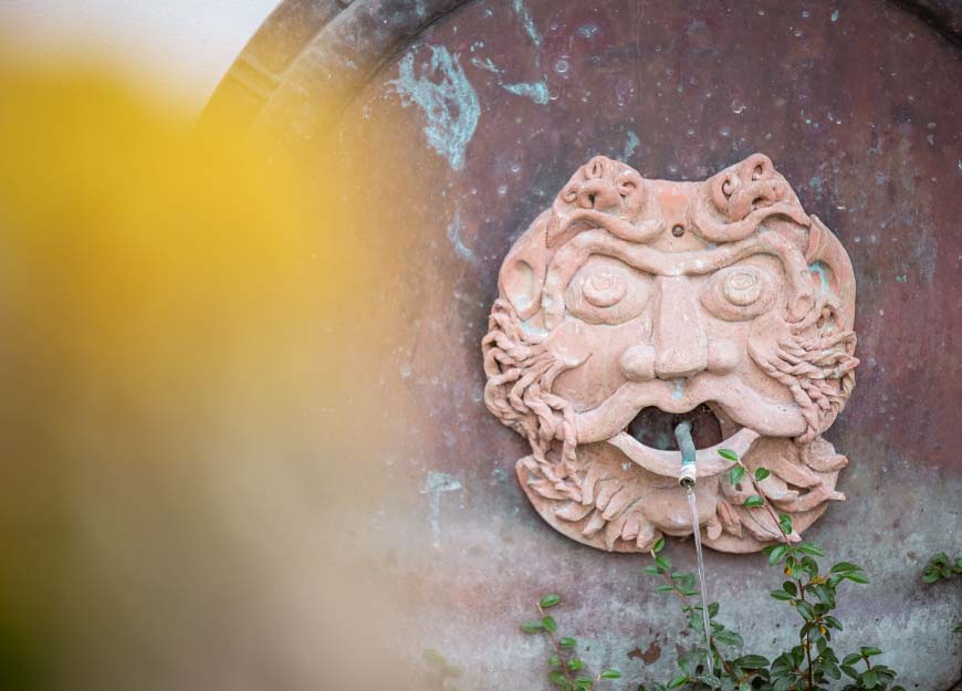 Faun-Brunnen aus Ton aus der Keramikwerkstatt.