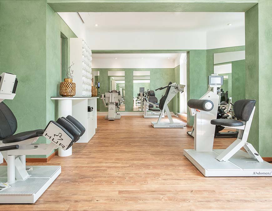 Modernste, leise Geräte im Muskelaufbautraining.